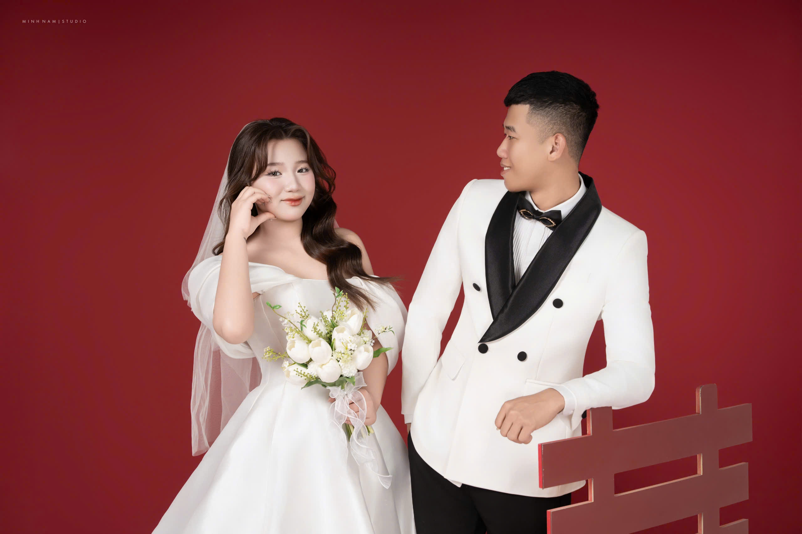 Thu Chuyên – Văn Tú